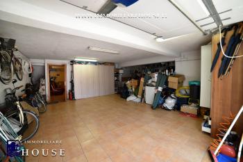 Villetta bifamiliare con garage e giardino di recente costruzione [/GEST/immagini]  