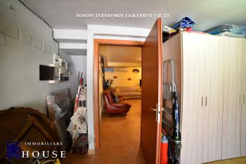 Villetta bifamiliare con garage e giardino di recente costruzione [/GEST/immagini]  