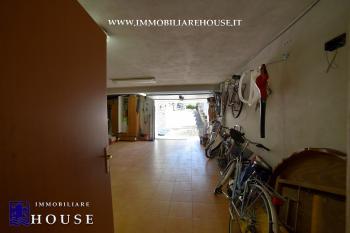 Villetta bifamiliare con garage e giardino di recente costruzione [/GEST/immagini]  