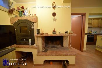 Villetta bifamiliare con garage e giardino di recente costruzione [/GEST/immagini]  