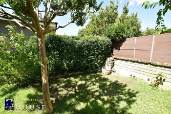 Villetta bifamiliare con garage e giardino di recente costruzione [/GEST/immagini]  