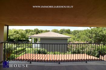 Villetta bifamiliare con garage e giardino di recente costruzione [/GEST/immagini]  