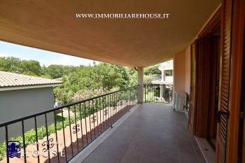 Villetta bifamiliare con garage e giardino di recente costruzione [/GEST/immagini]  