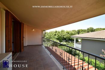 Villetta bifamiliare con garage e giardino di recente costruzione [/GEST/immagini]  