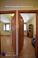 Villetta bifamiliare con garage e giardino di recente costruzione [/GEST/immagini]  