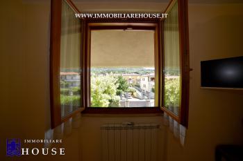 Villetta bifamiliare con garage e giardino di recente costruzione [/GEST/immagini]  