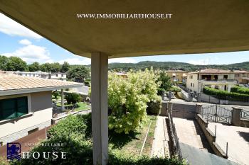 Villetta bifamiliare con garage e giardino di recente costruzione [/GEST/immagini]  