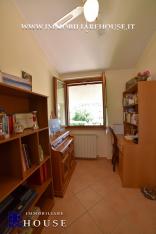Villetta bifamiliare con garage e giardino di recente costruzione [/GEST/immagini]  