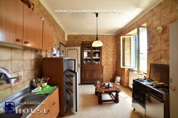 TURISMO, FAMIGLIA O RENDITA: PROPRIET&Agrave; VERSATILE NEL CENTRO (rif.37) [/GEST/immagini]  