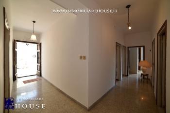 TURISMO, FAMIGLIA O RENDITA: PROPRIET&Agrave; VERSATILE NEL CENTRO (rif.37) [/GEST/immagini]  