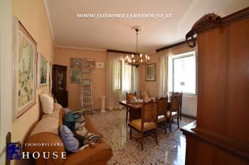 TURISMO, FAMIGLIA O RENDITA: PROPRIET&Agrave; VERSATILE NEL CENTRO (rif.37) [/GEST/immagini]  