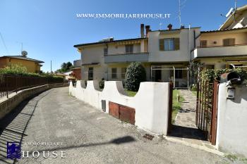Piano Terra con Ingresso Indipendente, Giardino e Garage – La Casa Ideale a Bolsena (rif.39) [/GEST/immagini]  
