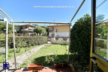 Piano Terra con Ingresso Indipendente, Giardino e Garage – La Casa Ideale a Bolsena (rif.39) [/GEST/immagini]  