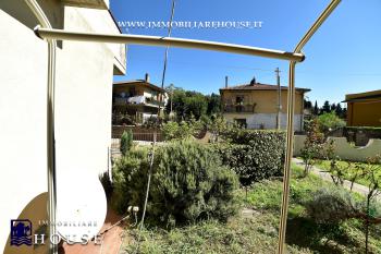 Piano Terra con Ingresso Indipendente, Giardino e Garage – La Casa Ideale a Bolsena (rif.39) [/GEST/immagini]  
