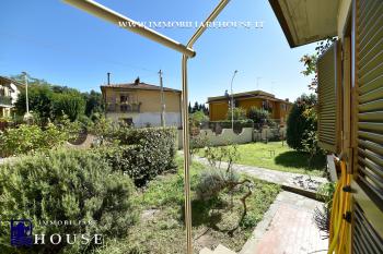 Piano Terra con Ingresso Indipendente, Giardino e Garage – La Casa Ideale a Bolsena (rif.39) [/GEST/immagini]  