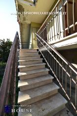 APPARTAMENTO CON INGRESSO INDIPENDENTE, GIARDINO E GARAGE (rif.25) [/GEST/immagini]  