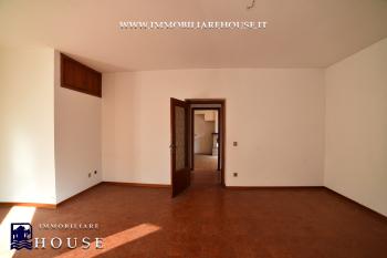 APPARTAMENTO CON INGRESSO INDIPENDENTE, GIARDINO E GARAGE (rif.25) [/GEST/immagini]  