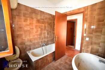 APPARTAMENTO CON INGRESSO INDIPENDENTE, GIARDINO E GARAGE (rif.25) [/GEST/immagini]  