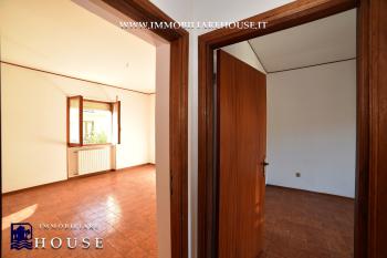 APPARTAMENTO CON INGRESSO INDIPENDENTE, GIARDINO E GARAGE (rif.25) [/GEST/immagini]  