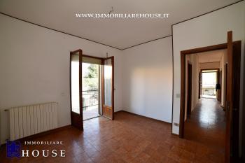 APPARTAMENTO CON INGRESSO INDIPENDENTE, GIARDINO E GARAGE (rif.25) [/GEST/immagini]  