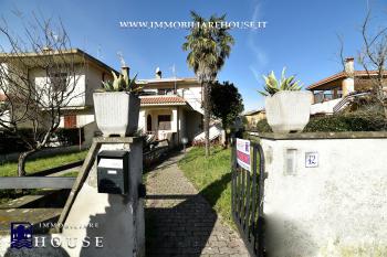 BOLSENA: TERRAZZA, LUCE E TRANQUILLIT&Agrave; A DUE PASSI DAL LAGO (rif.29) [/GEST/immagini]  
