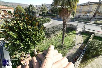 BOLSENA: TERRAZZA, LUCE E TRANQUILLIT&Agrave; A DUE PASSI DAL LAGO (rif.29) [/GEST/immagini]  