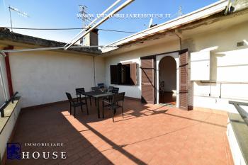 BOLSENA: TERRAZZA, LUCE E TRANQUILLIT&Agrave; A DUE PASSI DAL LAGO (rif.29) [/GEST/immagini]  