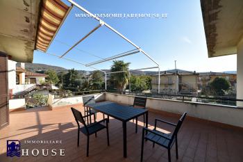 BOLSENA: TERRAZZA, LUCE E TRANQUILLIT&Agrave; A DUE PASSI DAL LAGO (rif.29) [/GEST/immagini]  