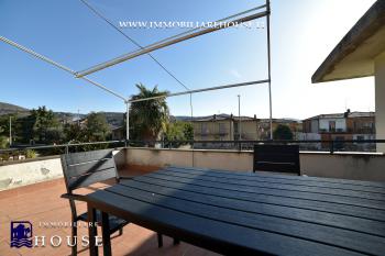 BOLSENA: TERRAZZA, LUCE E TRANQUILLIT&Agrave; A DUE PASSI DAL LAGO (rif.29) [/GEST/immagini]  