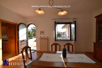 BOLSENA: TERRAZZA, LUCE E TRANQUILLIT&Agrave; A DUE PASSI DAL LAGO (rif.29) [/GEST/immagini]  