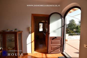 BOLSENA: TERRAZZA, LUCE E TRANQUILLIT&Agrave; A DUE PASSI DAL LAGO (rif.29) [/GEST/immagini]  