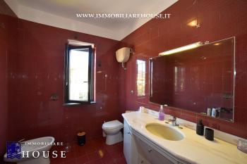 BOLSENA: TERRAZZA, LUCE E TRANQUILLIT&Agrave; A DUE PASSI DAL LAGO (rif.29) [/GEST/immagini]  