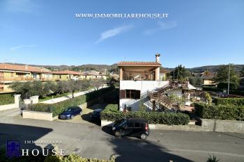 BOLSENA: TERRAZZA, LUCE E TRANQUILLIT&Agrave; A DUE PASSI DAL LAGO (rif.29) [/GEST/immagini]  