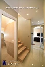 UN’ABITAZIONE “CHIAVI IN MANO” DAL GUSTO RAFFINATO (rif. 30) [/GEST/immagini]  