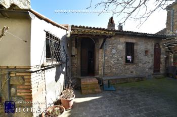 APPARTAMENTO UNICO NEL QUARTIERE CASTELLO DI BOLSENA. (rif.15) [/GEST/immagini]  