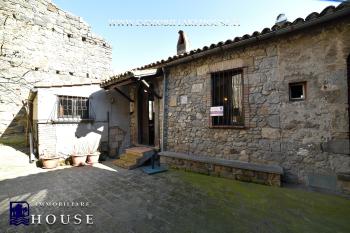 APPARTAMENTO UNICO NEL QUARTIERE CASTELLO DI BOLSENA. (rif.15) [/GEST/immagini]  