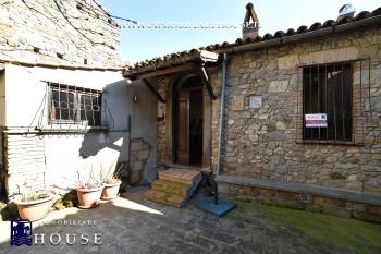 APPARTAMENTO UNICO NEL QUARTIERE CASTELLO DI BOLSENA. (rif.15) [/GEST/immagini]  