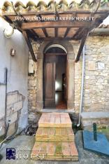 APPARTAMENTO UNICO NEL QUARTIERE CASTELLO DI BOLSENA. (rif.15) [/GEST/immagini]  