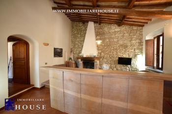 APPARTAMENTO UNICO NEL QUARTIERE CASTELLO DI BOLSENA. (rif.15) [/GEST/immagini]  