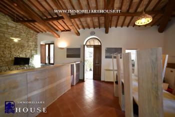 APPARTAMENTO UNICO NEL QUARTIERE CASTELLO DI BOLSENA. (rif.15) [/GEST/immagini]  