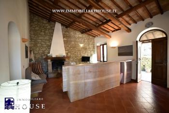 APPARTAMENTO UNICO NEL QUARTIERE CASTELLO DI BOLSENA. (rif.15) [/GEST/immagini]  