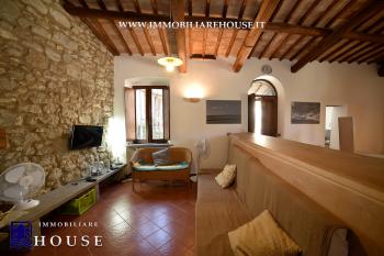 APPARTAMENTO UNICO NEL QUARTIERE CASTELLO DI BOLSENA. (rif.15) [/GEST/immagini]  