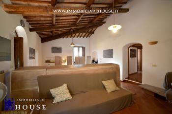 APPARTAMENTO UNICO NEL QUARTIERE CASTELLO DI BOLSENA. (rif.15) [/GEST/immagini]  