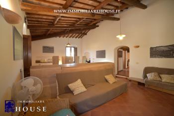 APPARTAMENTO UNICO NEL QUARTIERE CASTELLO DI BOLSENA. (rif.15) [/GEST/immagini]  
