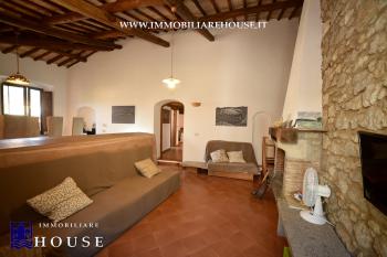 APPARTAMENTO UNICO NEL QUARTIERE CASTELLO DI BOLSENA. (rif.15) [/GEST/immagini]  