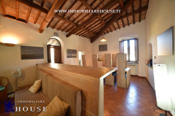 APPARTAMENTO UNICO NEL QUARTIERE CASTELLO DI BOLSENA. (rif.15) [/GEST/immagini]  