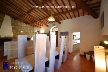 APPARTAMENTO UNICO NEL QUARTIERE CASTELLO DI BOLSENA. (rif.15) [/GEST/immagini]  