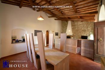 APPARTAMENTO UNICO NEL QUARTIERE CASTELLO DI BOLSENA. (rif.15) [/GEST/immagini]  