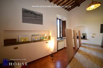 APPARTAMENTO UNICO NEL QUARTIERE CASTELLO DI BOLSENA. (rif.15) [/GEST/immagini]  
