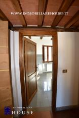 APPARTAMENTO UNICO NEL QUARTIERE CASTELLO DI BOLSENA. (rif.15) [/GEST/immagini]  